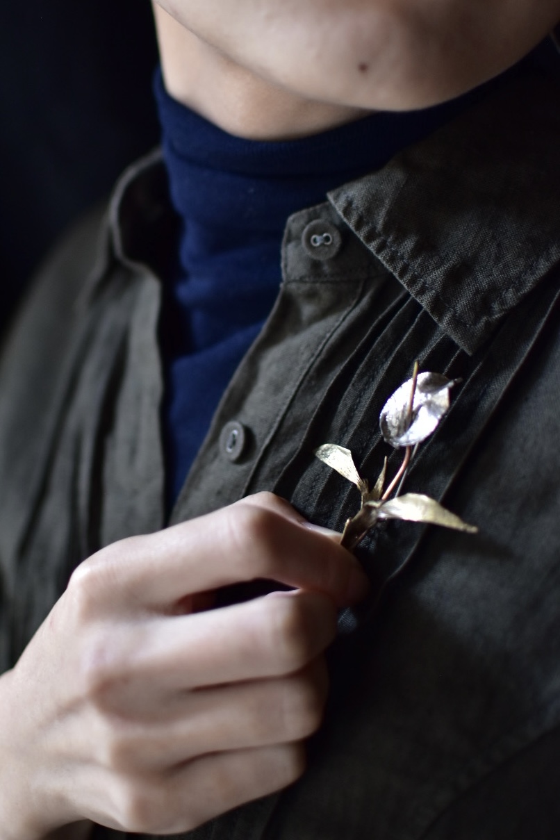 黒鬼灯とチューリップの花びら